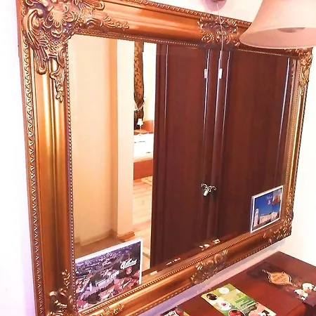 French Decor 公寓 *